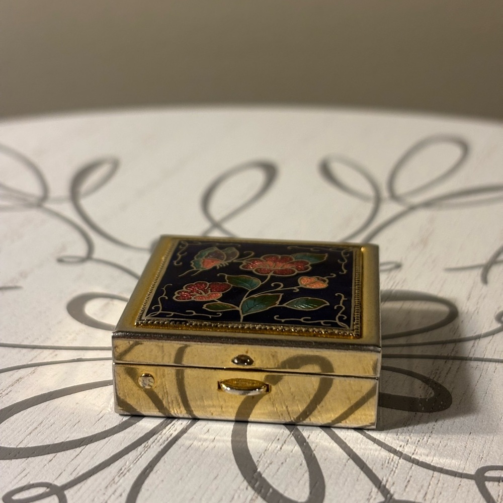 Cloisonné Vintage Floral & Butterfly Enamel Trinket/Pill Box - Picture 2 of 7